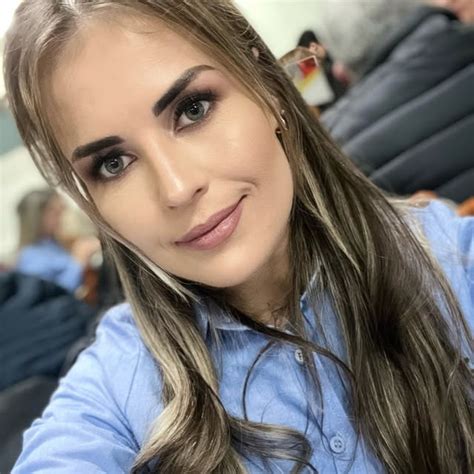vanessa urach|@VanessaUrach .